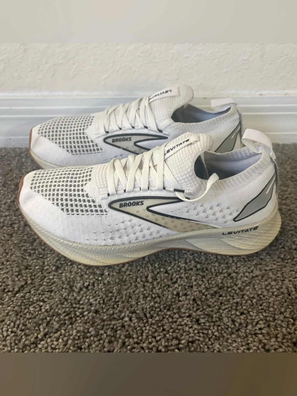 Brooks Levitate 6 Size 6 - Picture 1 of 13